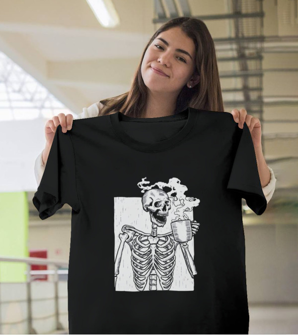 Halloween Coffee Loving Skeleton With Smoking Skull Mug T-Shirt