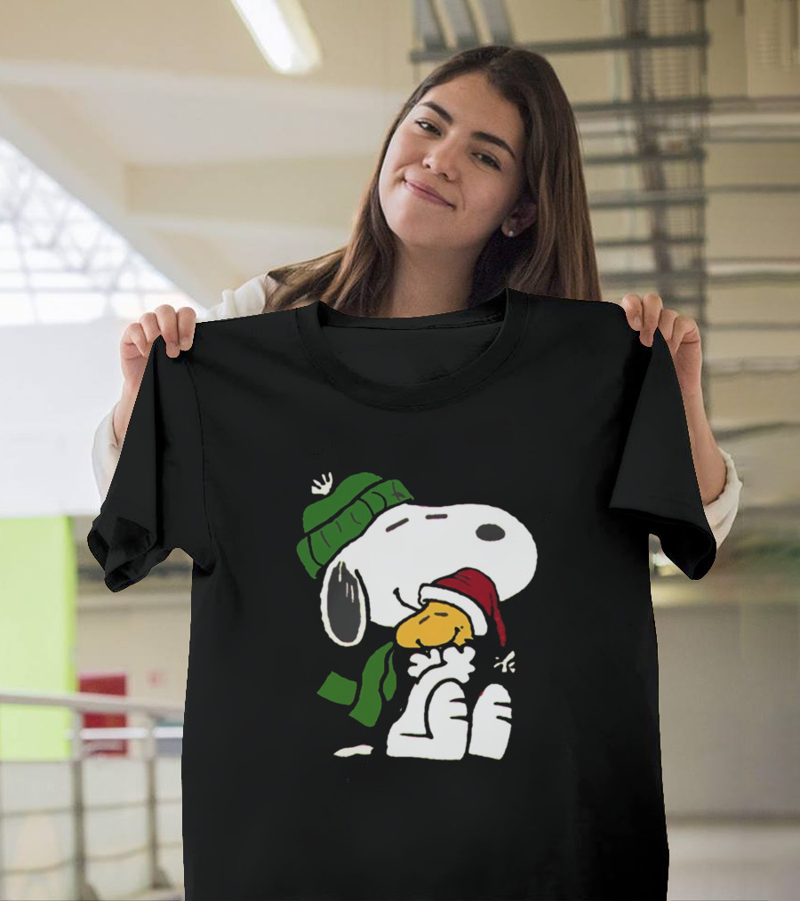 Snoopy Love Fan Hug Wearing Christmas Hats and Scarf T-Shirt