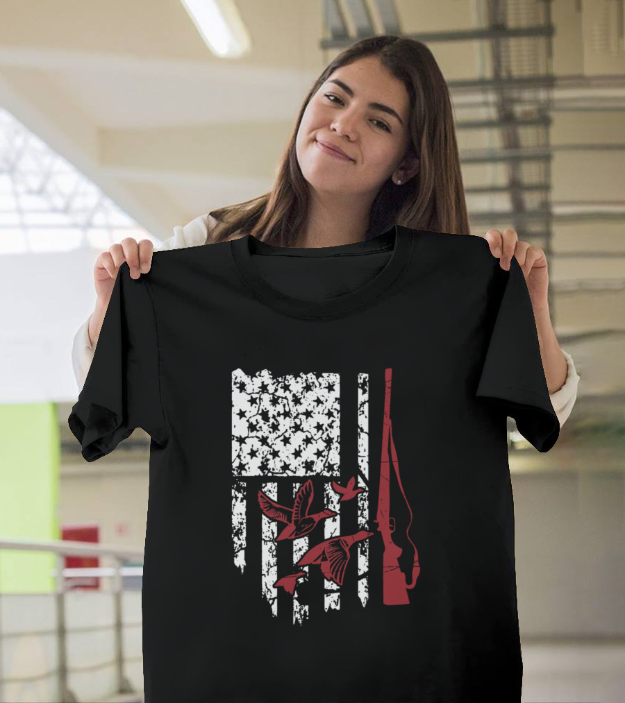 Duck Hunting USA American Flag Patriotic Rifle and Birds T-Shirt