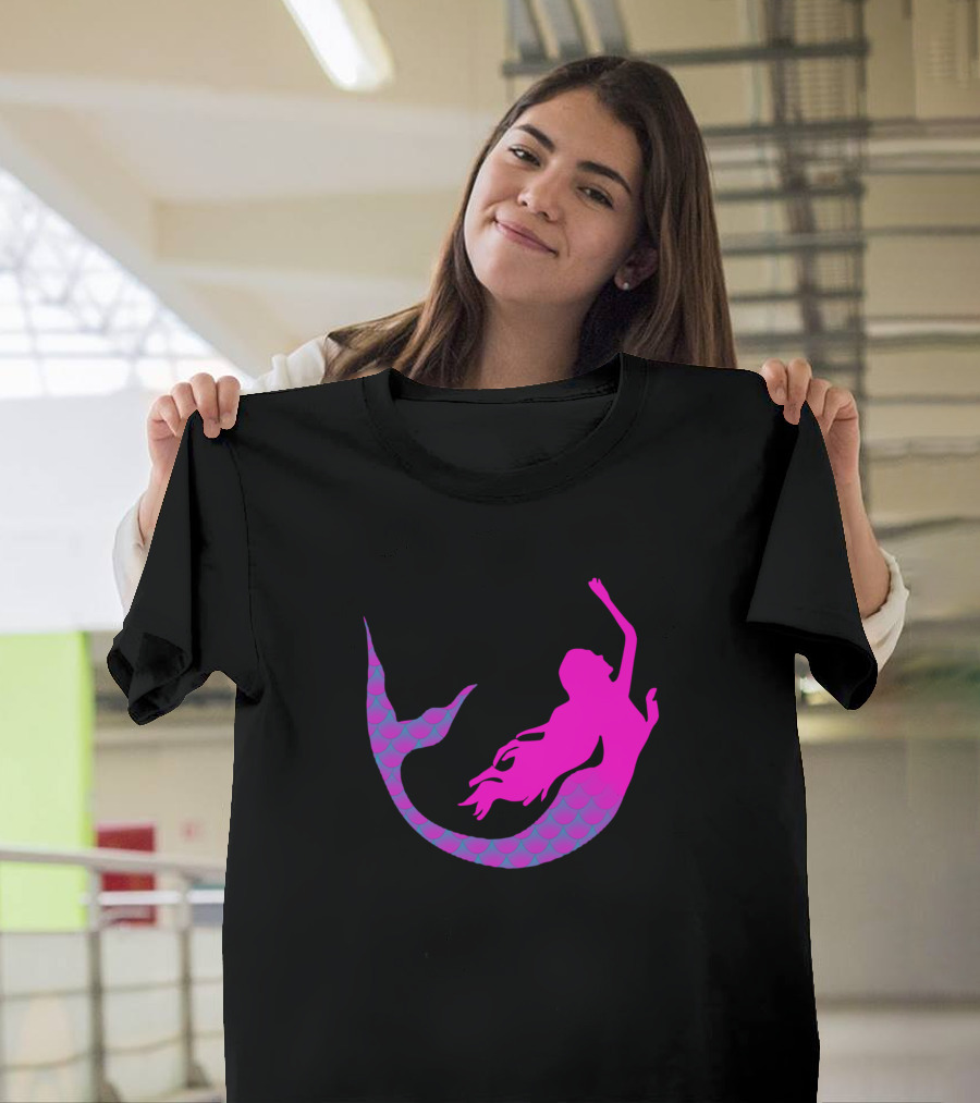 Escamas De Sirena Silueta de Sirena con Cola Escamosa Rosa y Morada T-Shirt