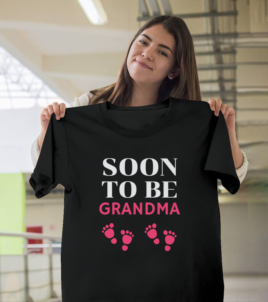 Soon To Be Grandma Twin Girls Pregnanc Footprints T-Shirt