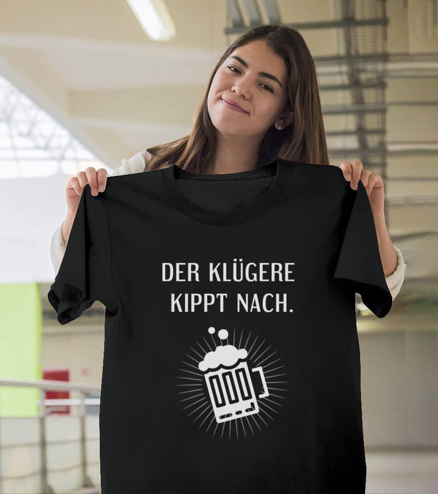 Der Klügere Kippt Nach Funny Saying Beer Mug Bubbles T-Shirt