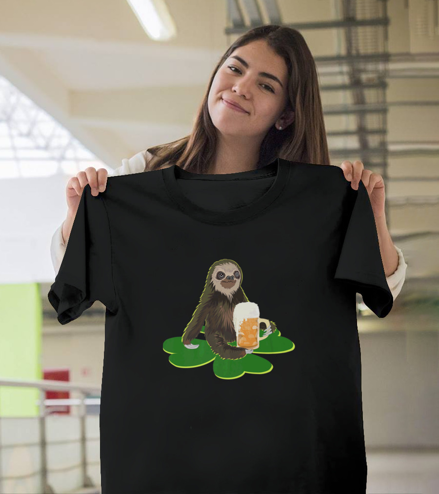Sloth Holding Beer on Shamrock for St Patrick's Day T-Shirt