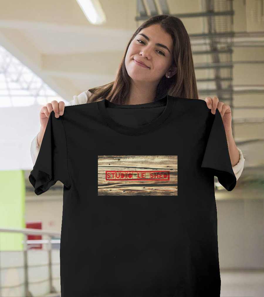 STUDIO LE SHED Rustic Wood Background T-Shirt