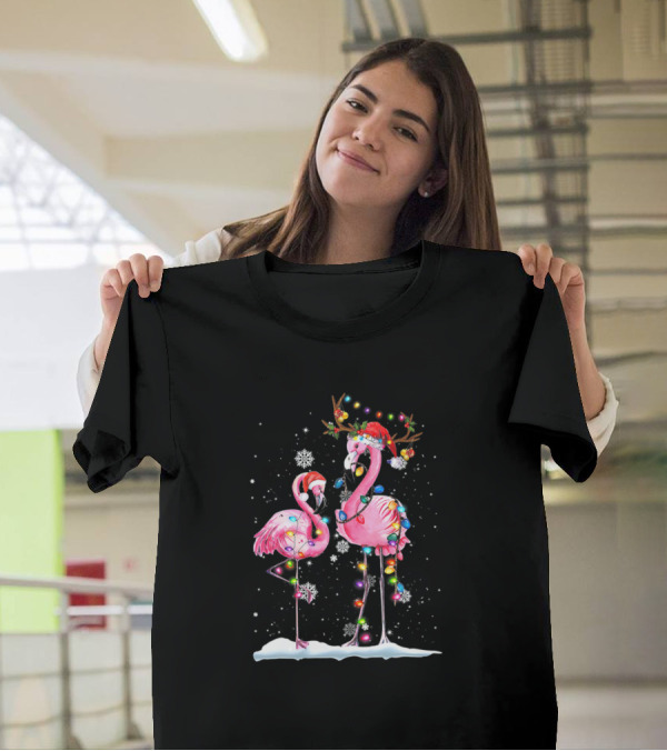 Santa Hat Flamingo Christmas Snowflakes Light Strings Holiday Scene T-Shirt