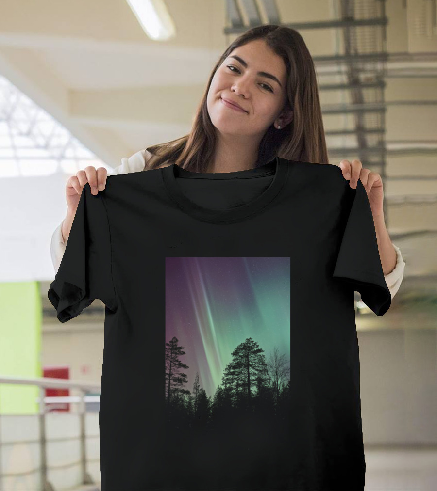Mitsommer Aurora Borealis Northern Lights Forest Sky T-Shirt