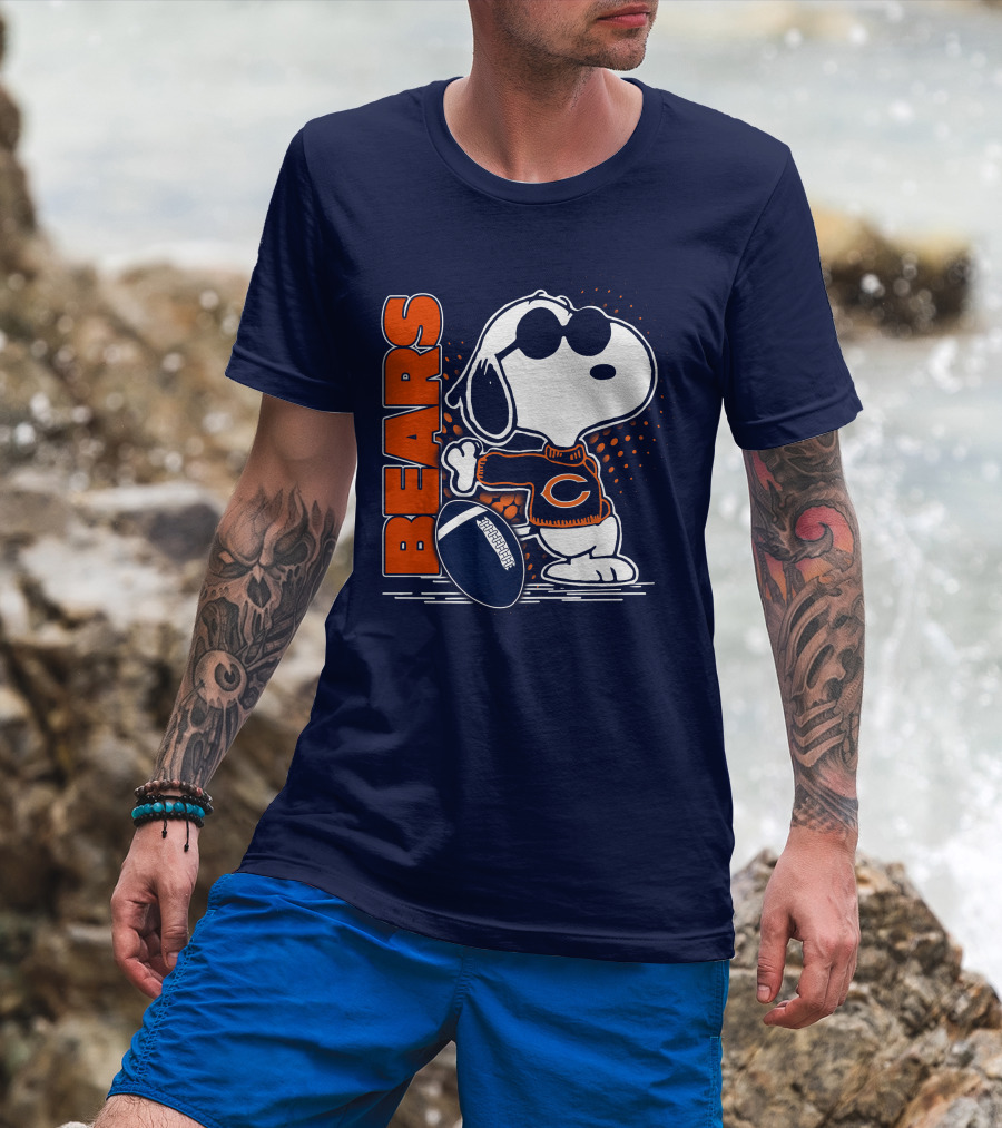 Chicago Bears Snoopy Football Sweater And Sunglasses T-Shirt