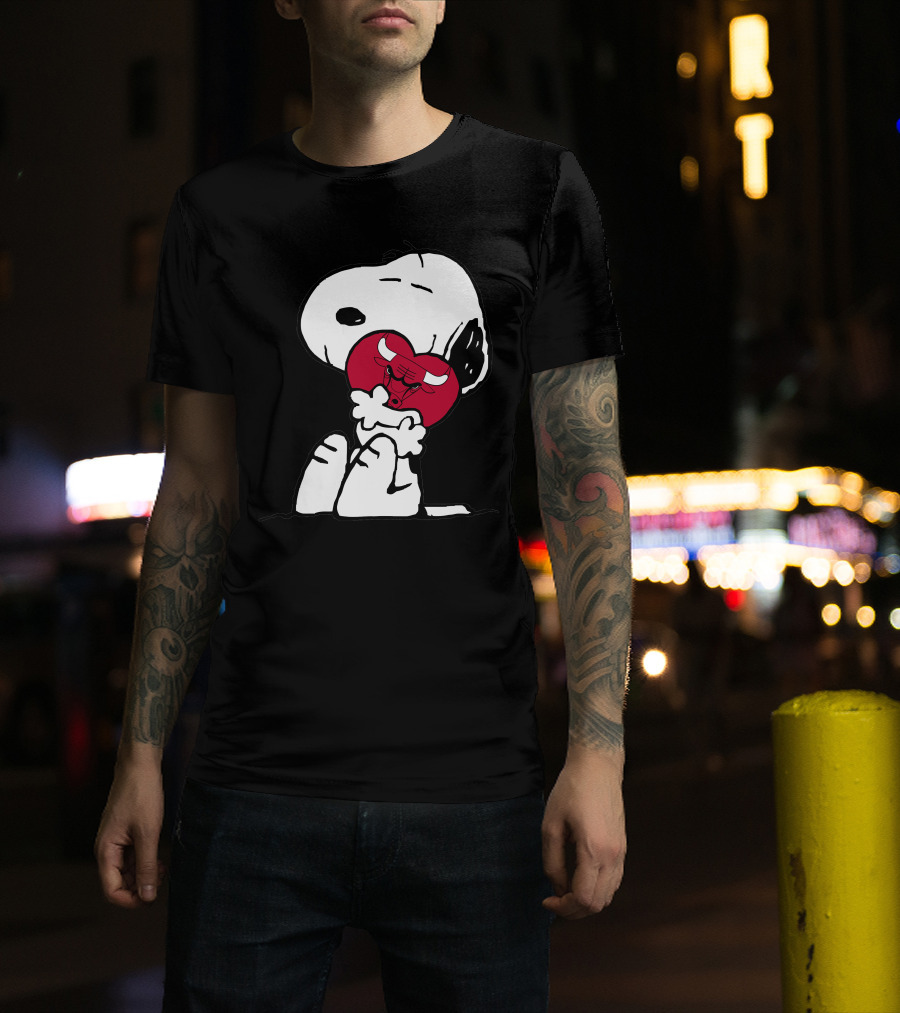 Snoopy Hugging Chicago Bulls Basketball Heart T-Shirt