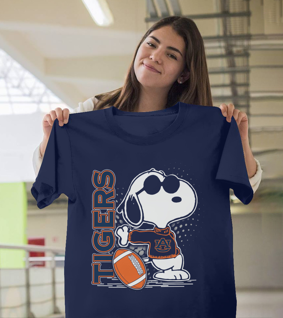 Snoopy Auburn Tigers Football T-Shirt