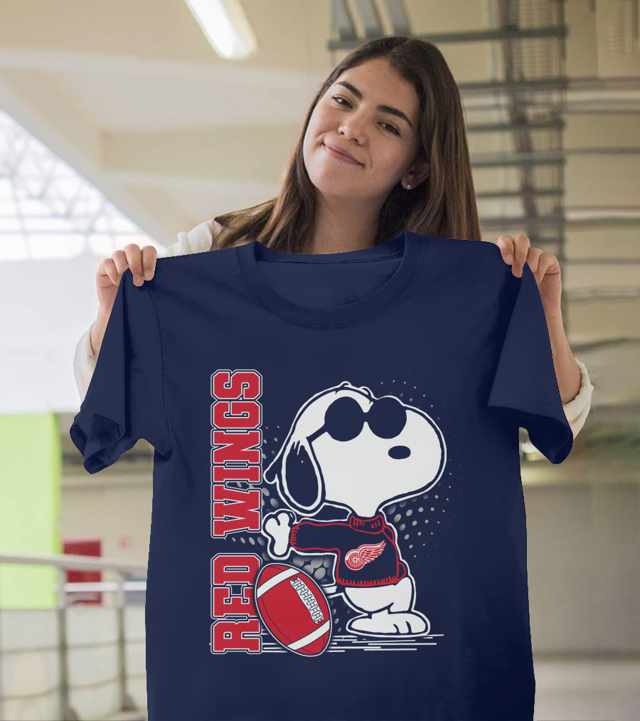 Red Wings Detroit Snoopy Football Peanuts T-Shirt