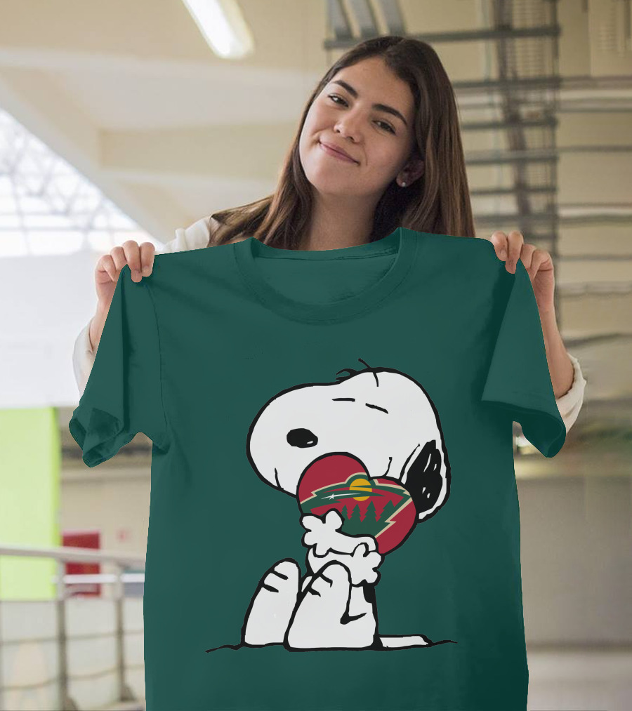 Snoopy Holding Minnesota Wild Heart T-Shirt