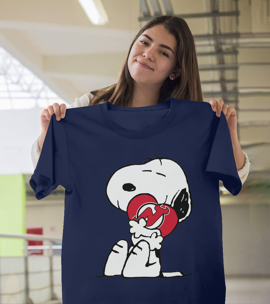 New Jersey Devils Snoopy Hugging Hockey T-Shirt