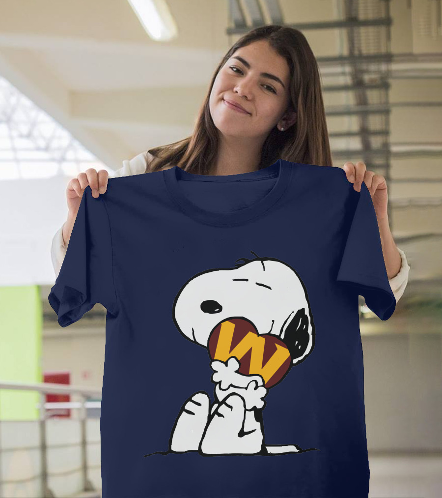 Snoopy Hugging Washington Football Heart T-Shirt