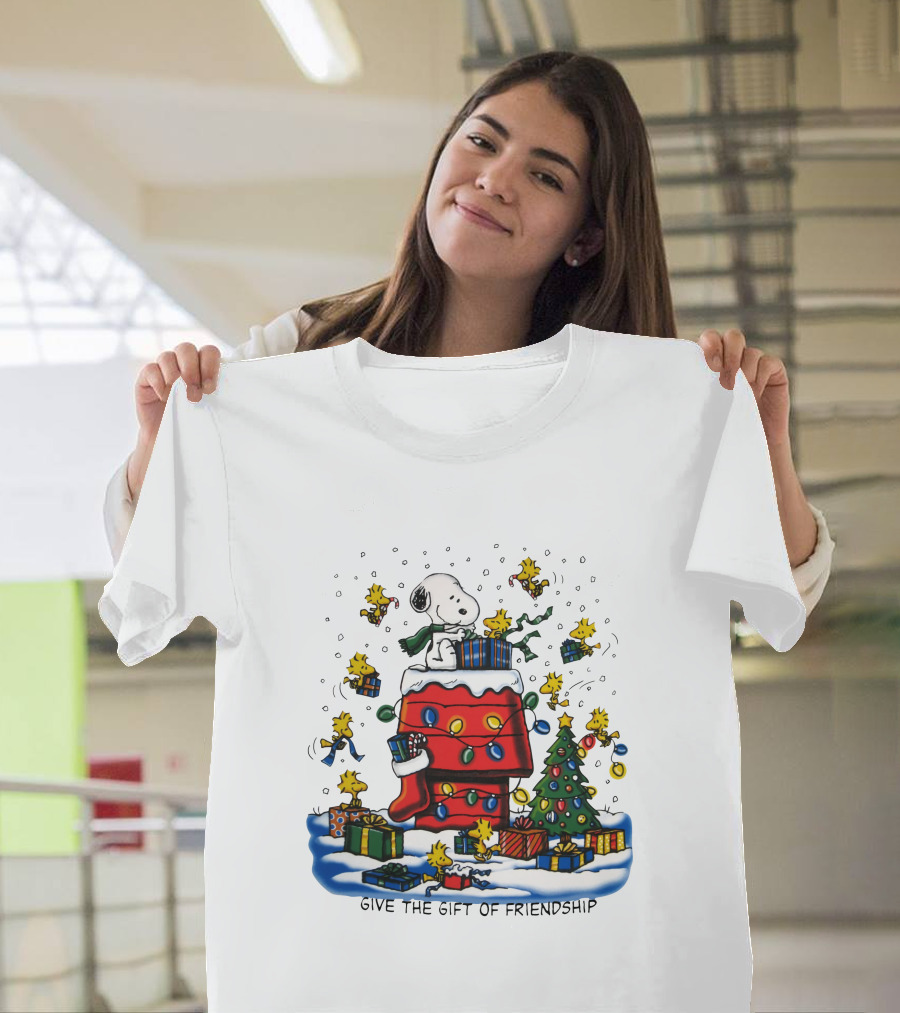 Snoopy Christmas House With Woodstock And Gifts Give The Gift Of Friendship T-Shirt