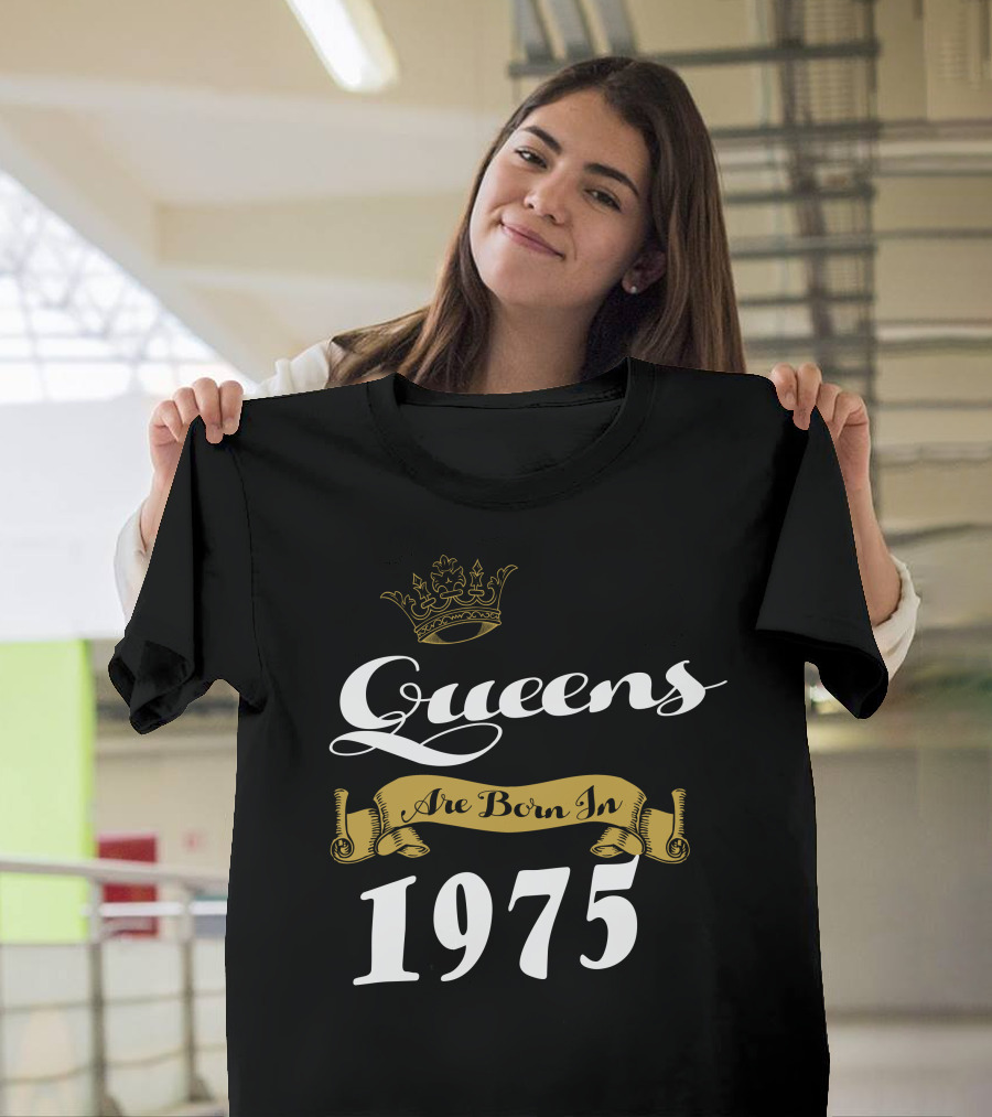 Queens Born 1975 Are Royalty T-Shirt