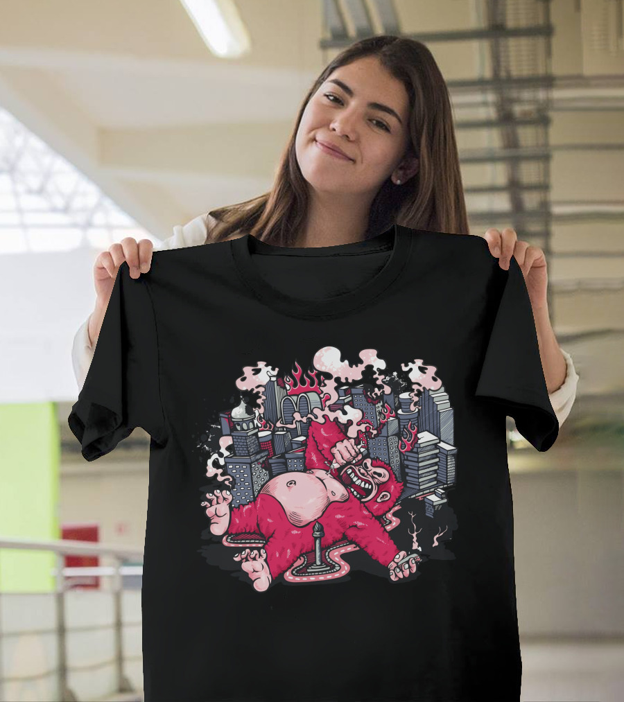 King Of Kong Rampaging Gorilla in Cityscape T-Shirt