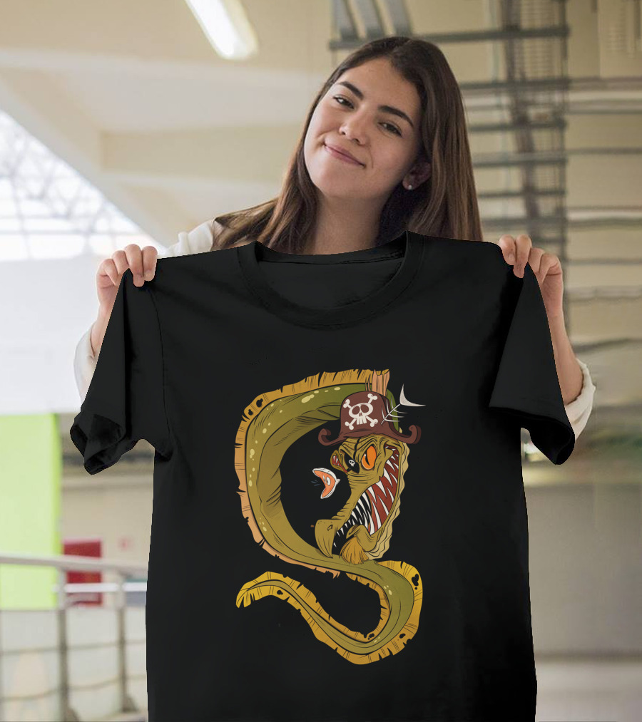 Moray Eel Pirate Captain with Skull Hat T-Shirt