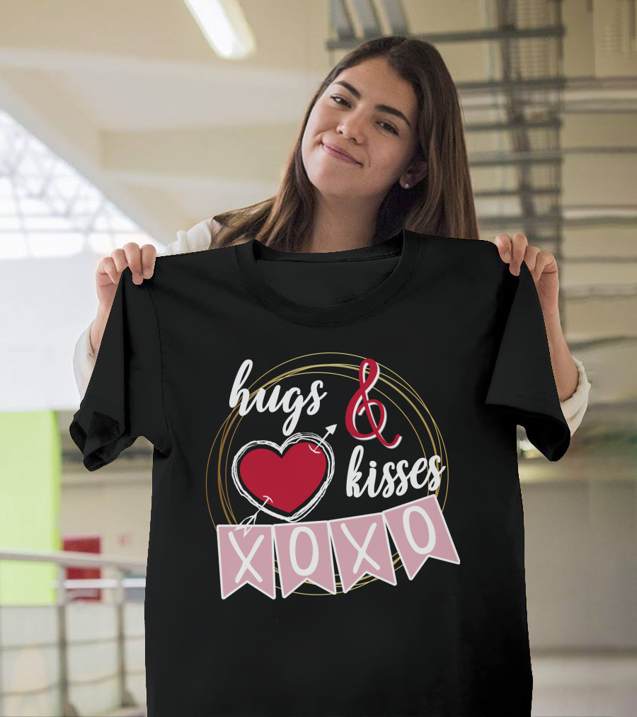 Hugs and Kisses Xoxo Heart Arrow Design For Dark T-Shirt