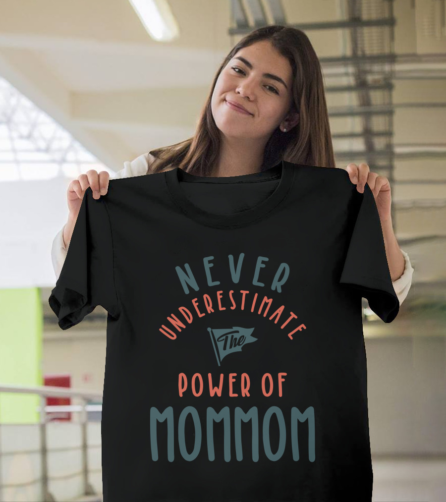 Never Underestimate The Power Of Mommom T-Shirt