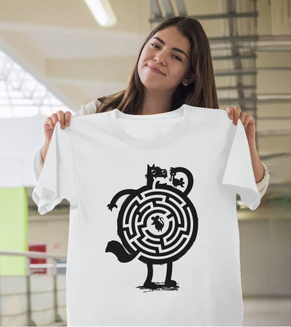 Amazing Cat Maze Eating Fish T-Shirt