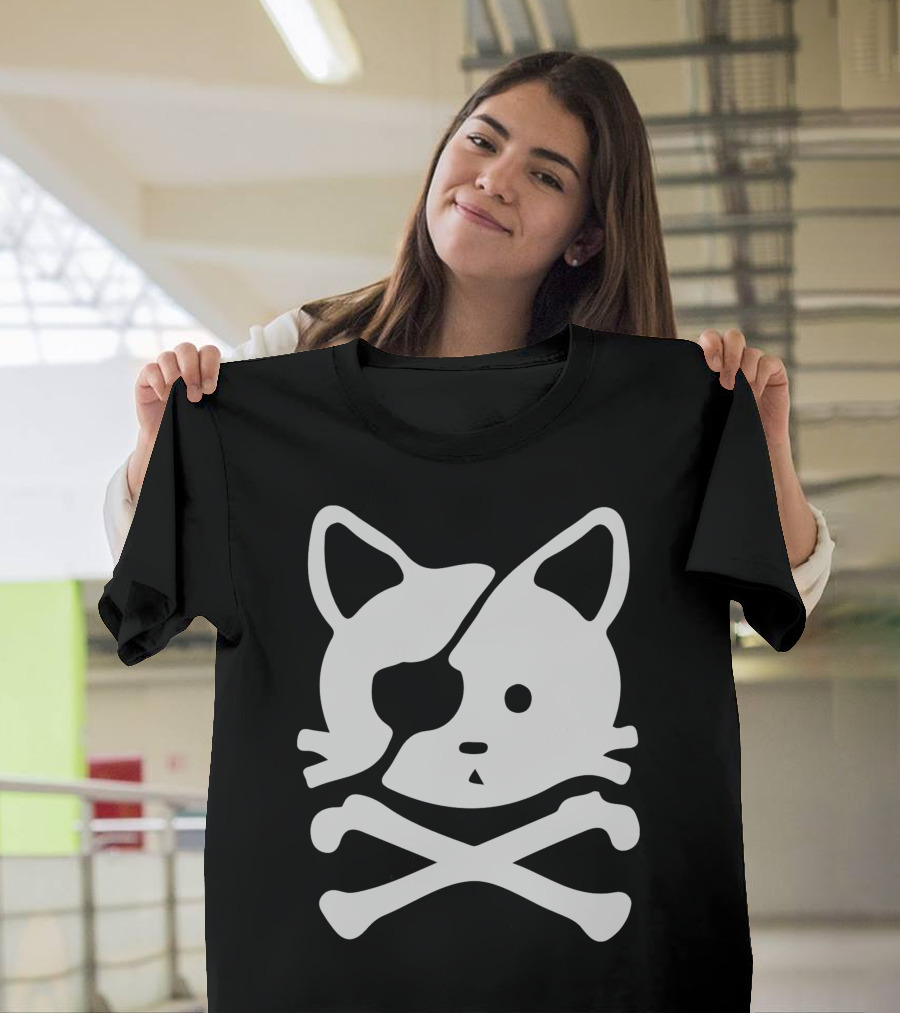 Chat Pirate Cat Skull Crossbones T-Shirt
