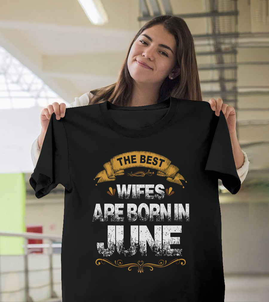 THE BEST WIFES ARE BORN IN JUNE T-Shirt
