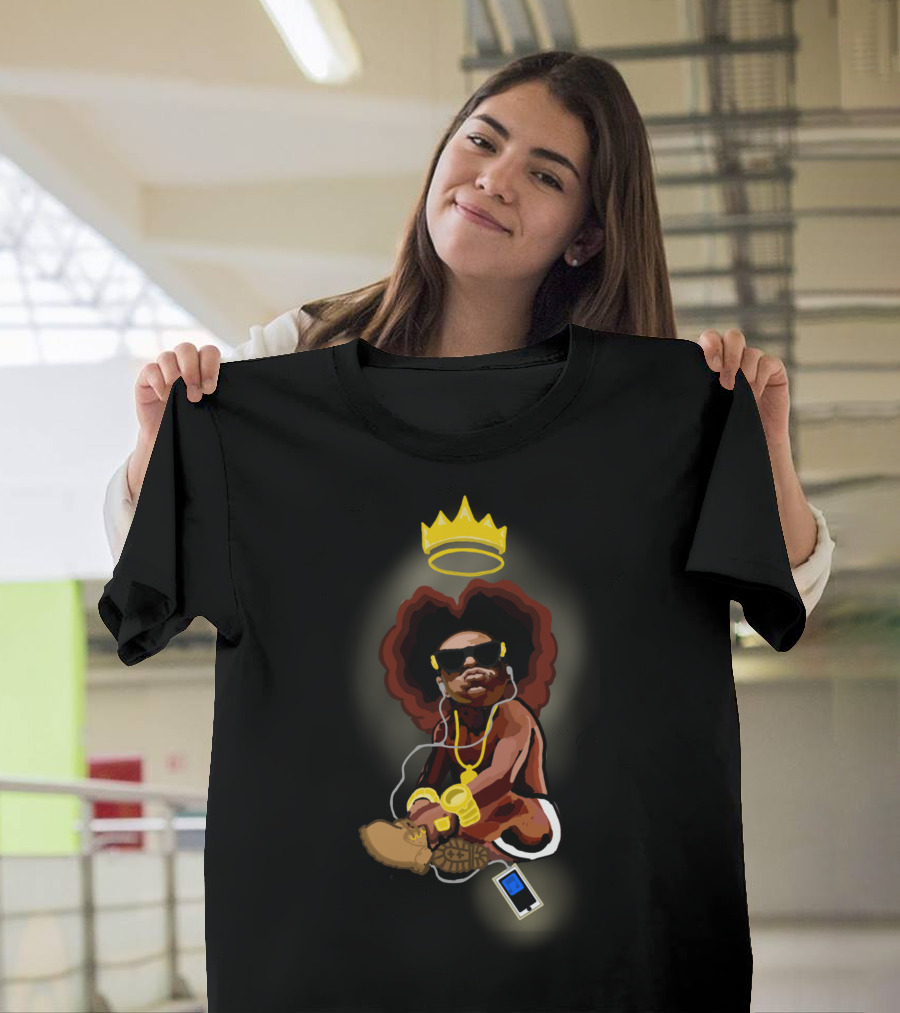 Young Papa Crowned Music King with Headphones and Gold Accessories T-Shirt
