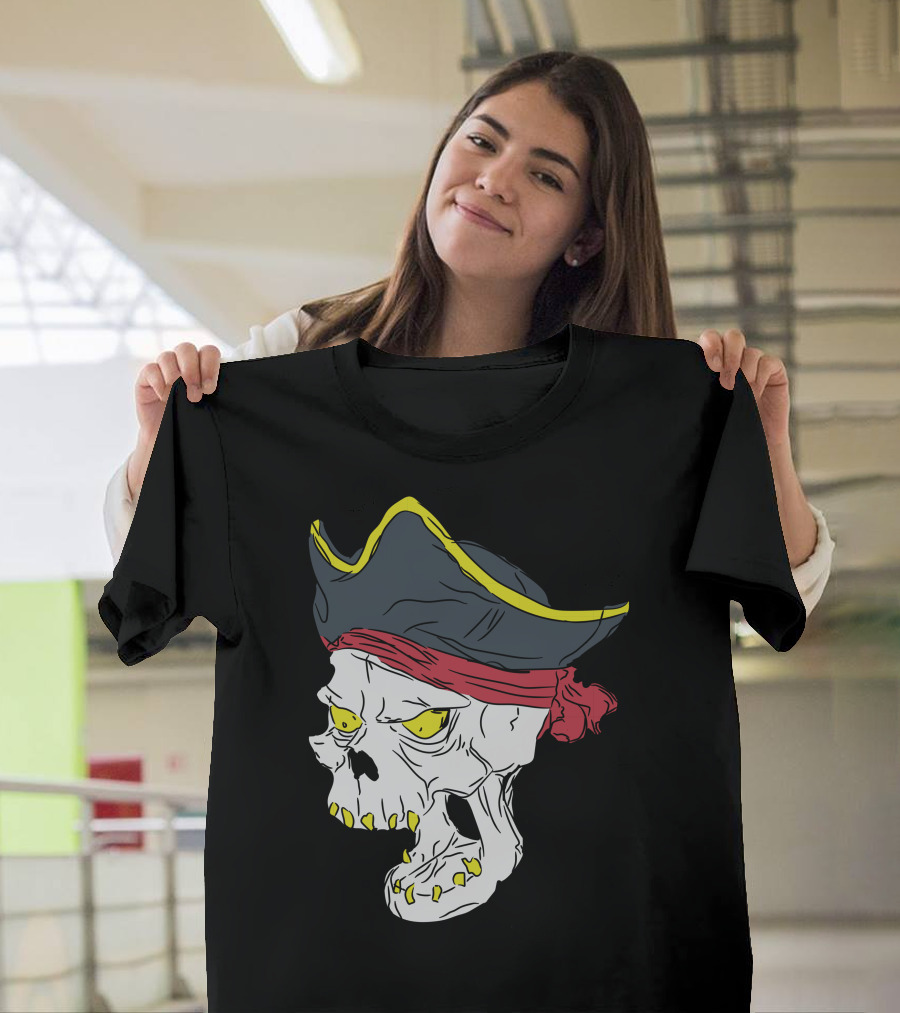 Pirate Skull With Hat And Bandana Skeleton Bone T-Shirt