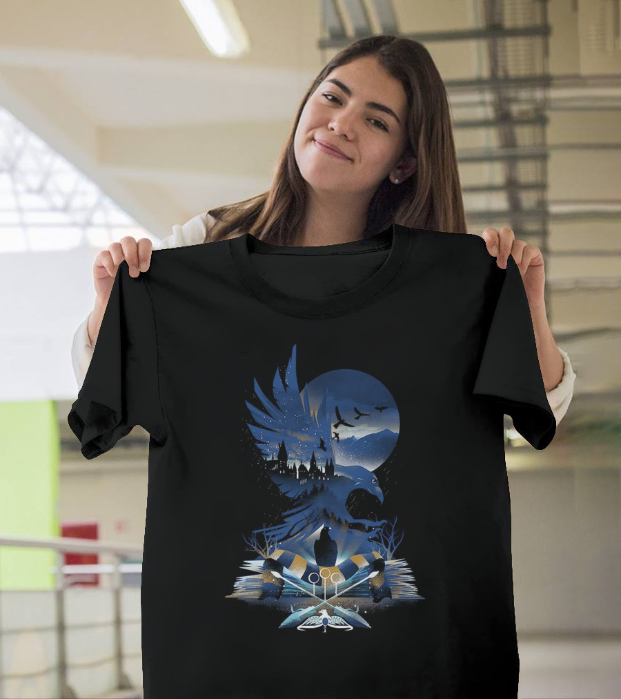 House of Ravenclaw Hogwarts Castle Eagle with Quidditch in Blue Night Scene T-Shirt