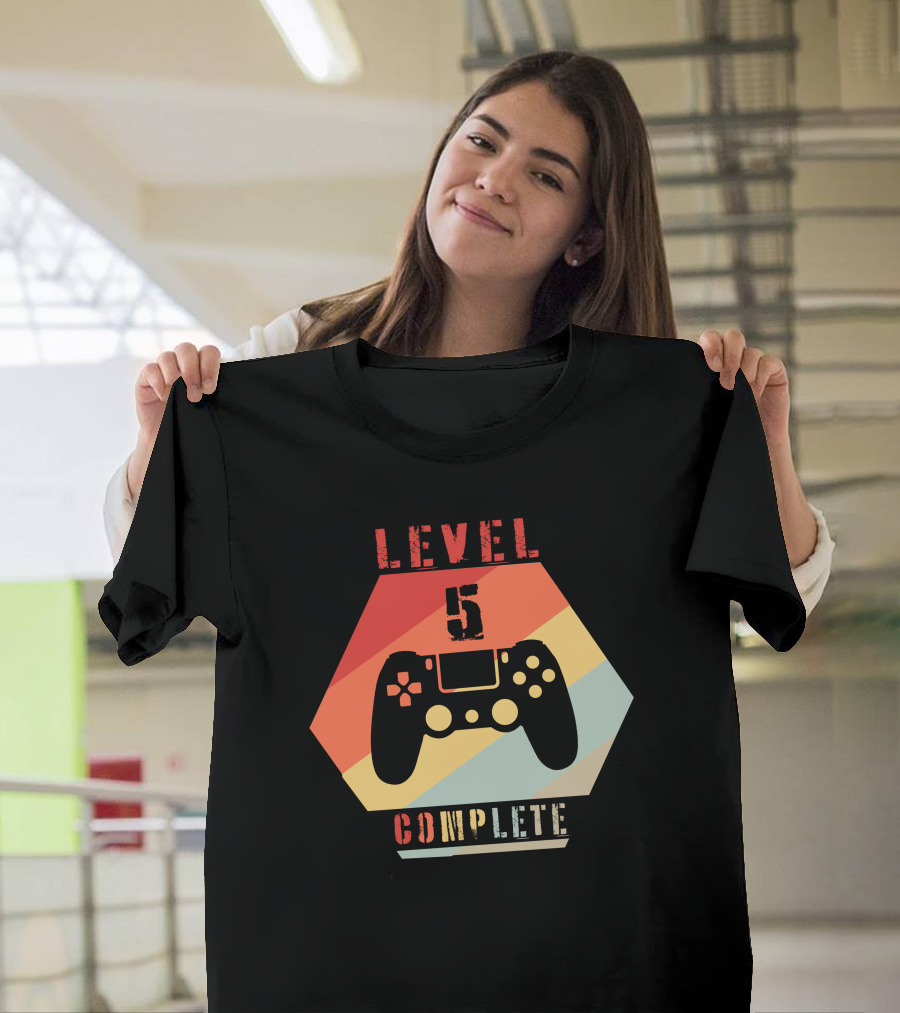 Level 5 Complete Video Game Controller Retro Hexagon T-Shirt