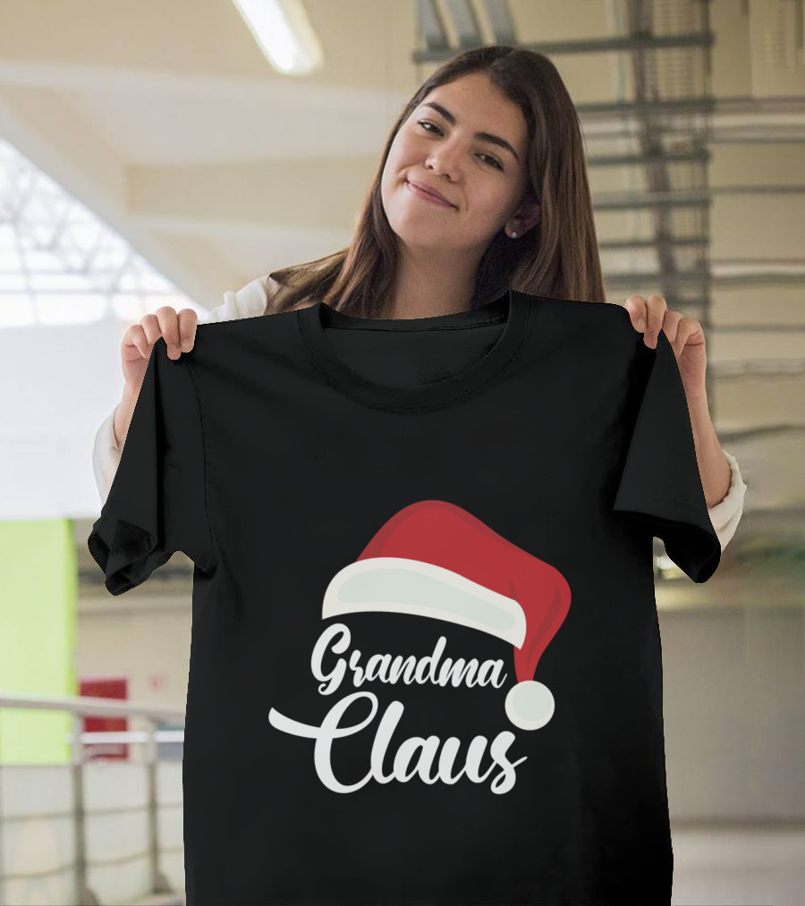 Grandma Claus Santa Hat Family Matching Christmas T-Shirt