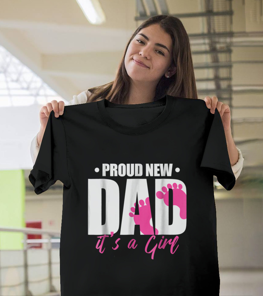 PROUD NEW DAD IT'S A GIRL Pink Baby Footprints T-Shirt