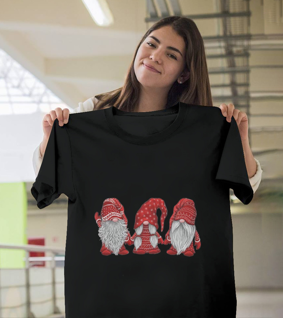 Hanging With Red Gnomies Christmas Gnome Lovers T-Shirt