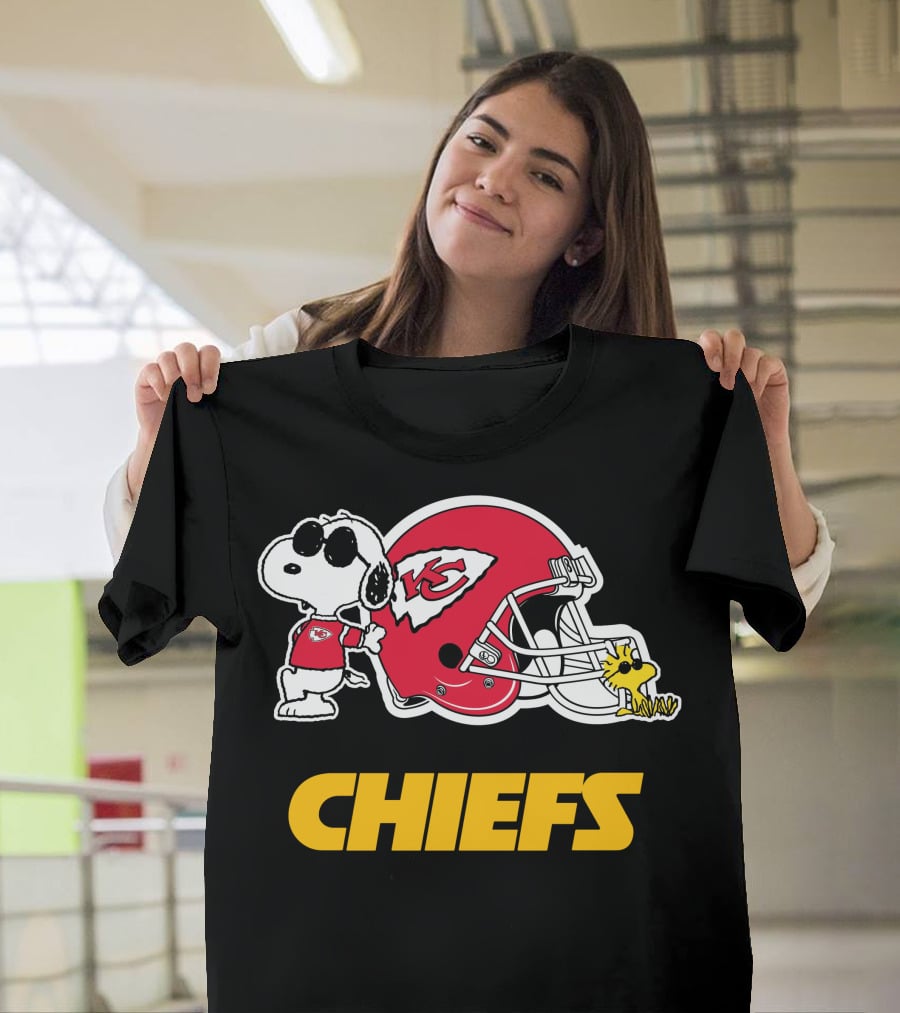 Kansas City Chiefs Snoopy Joe Cool Woodstock Helmet Chiefs T-Shirt
