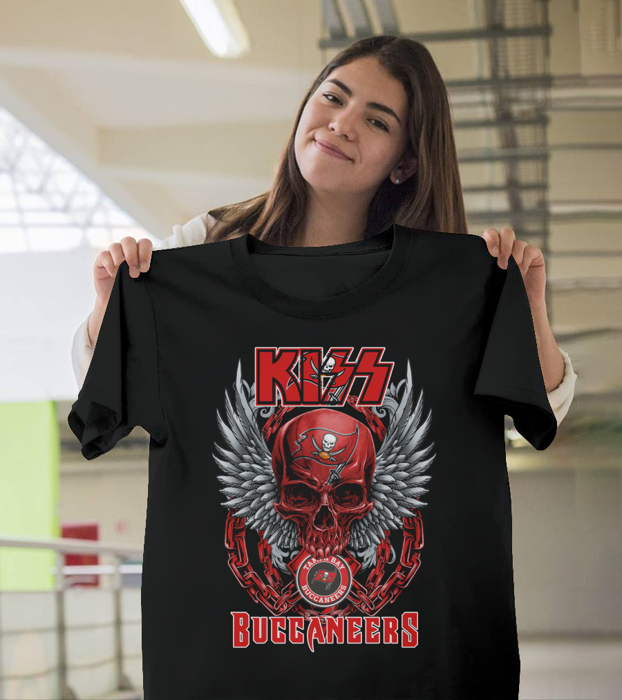Kiss Tampa Bay Buccaneers Skull With Chains And Wings T-Shirt