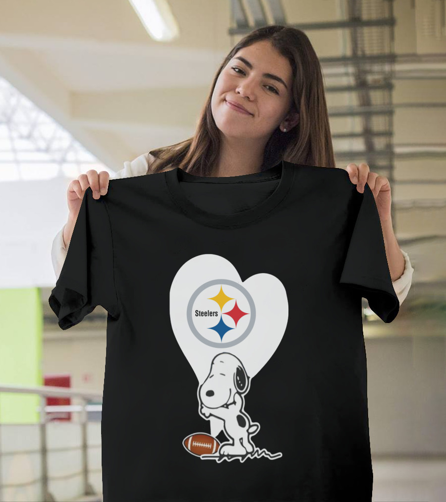Pittsburgh Steelers Snoopy Heart And Football T-Shirt