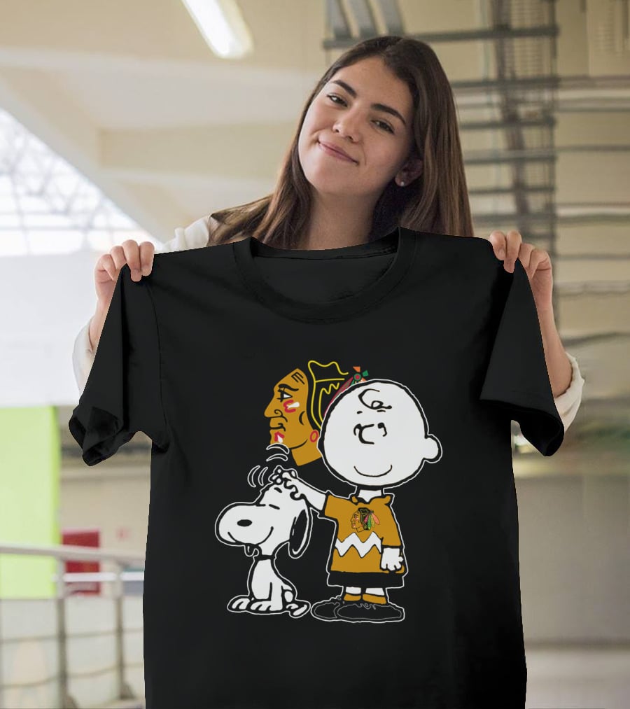 Chicago Blackhawks Charlie Brown And Snoopy T-Shirt