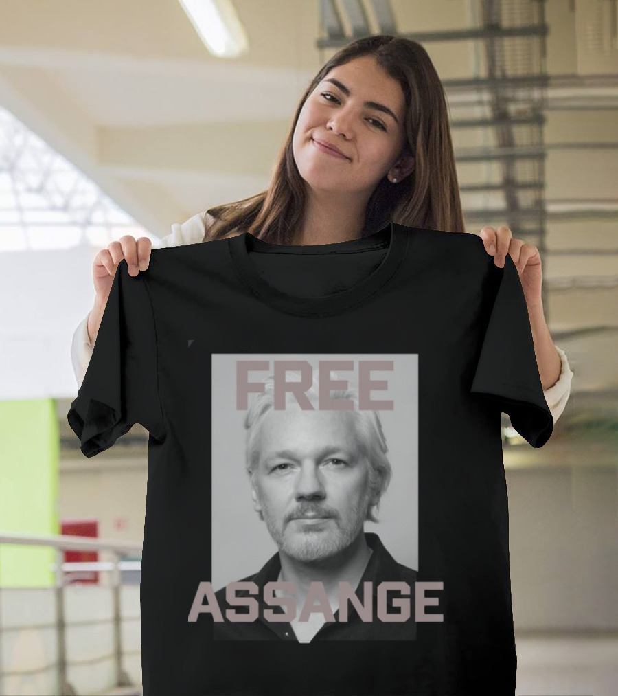 Kari Lake Wearing Free Assange T-Shirt