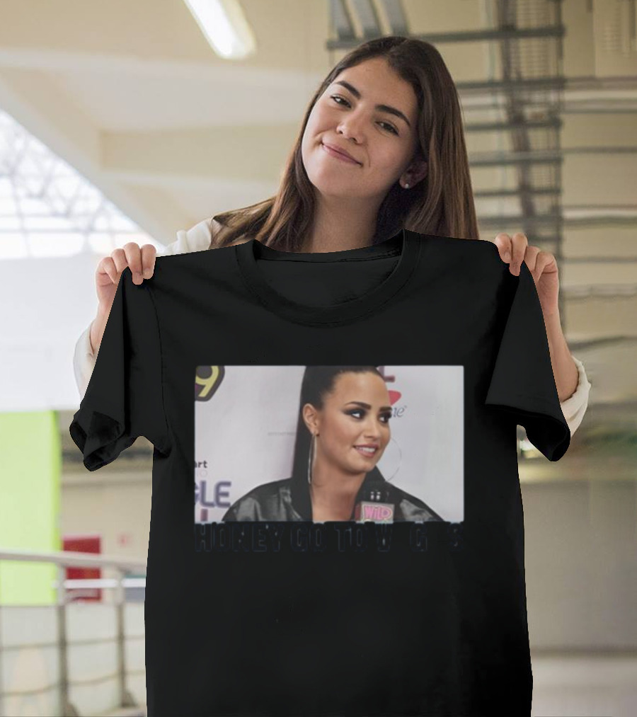 Artstartingover Honey Go To Vegas Wild Interview Image T-Shirt