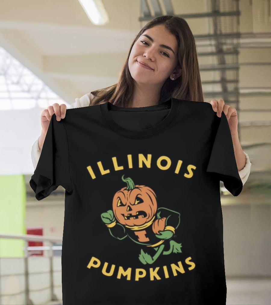 Harebraineddesign Illinois Pumpkins Mascot Creepy Jack-O’-Lantern Football Player T-Shirt