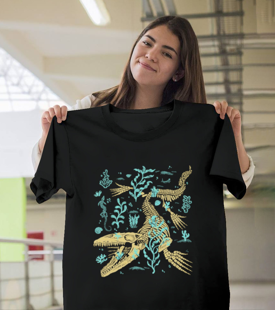 Mosasaurus Fossils Fitas Underwater Skeleton and Seaweed Scene T-Shirt