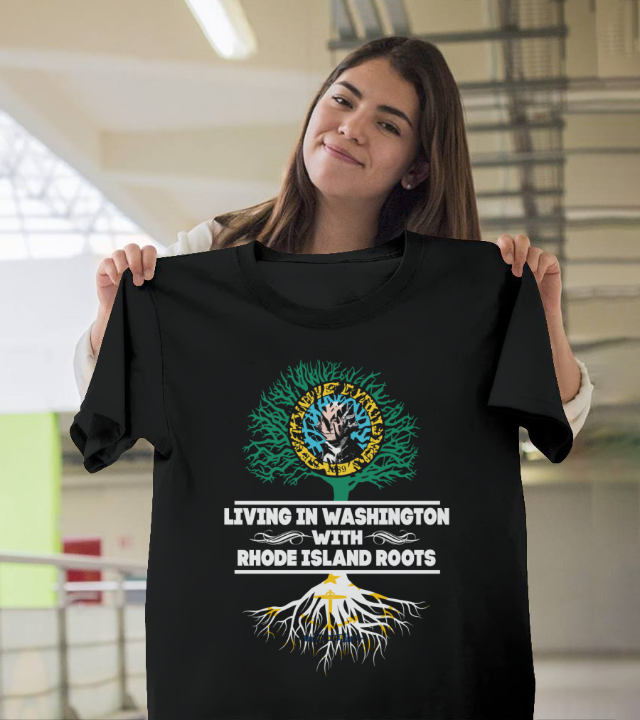 Living In Washington With RHODE ISLAND Roots Showing Celtic Style Tree And Chain Link Circle T-Shirt