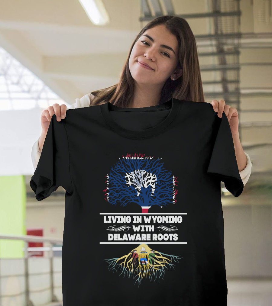 Living In Wyoming Showcasing Delaware Roots With State Flag Tree Symbolism T-Shirt