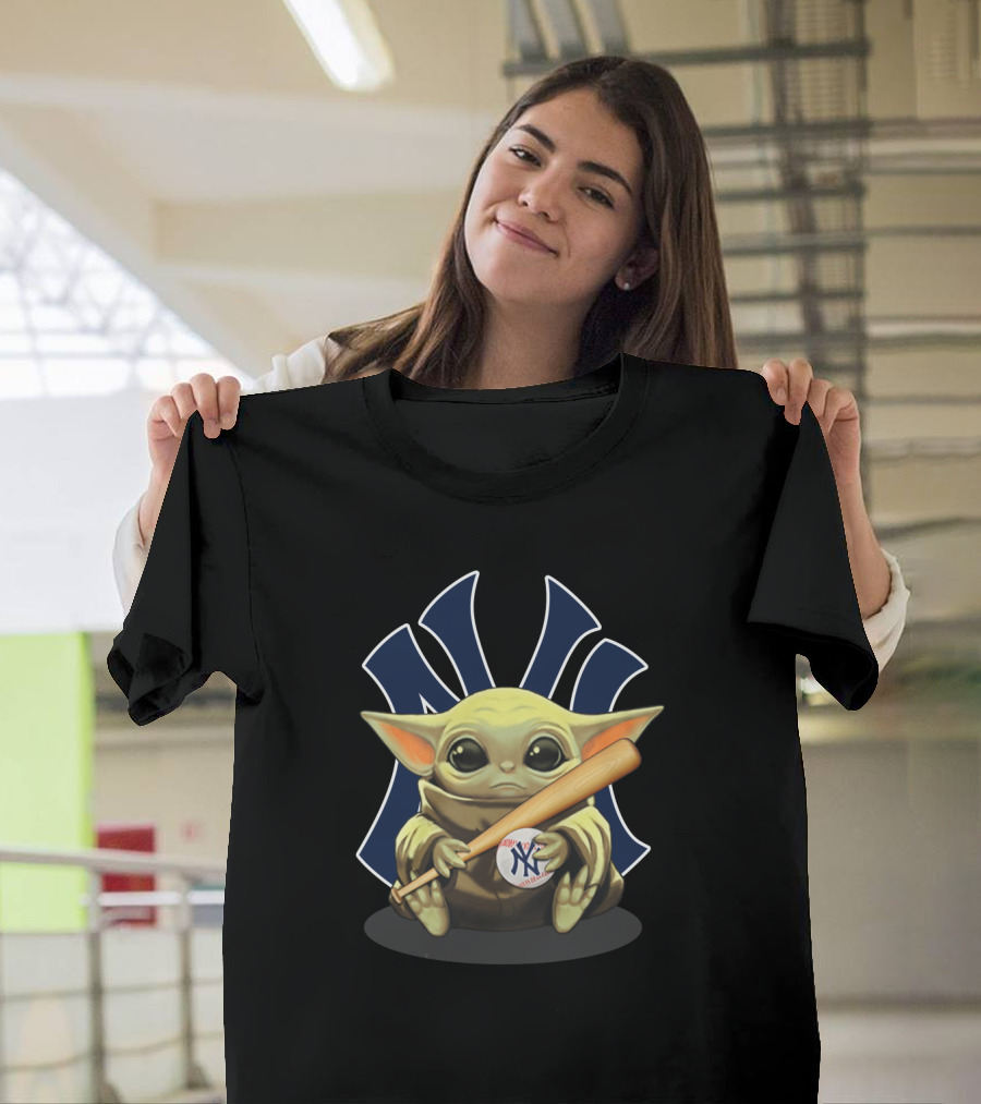 Baby Yoda Hug New York Yankees Baseball Bat T-Shirt