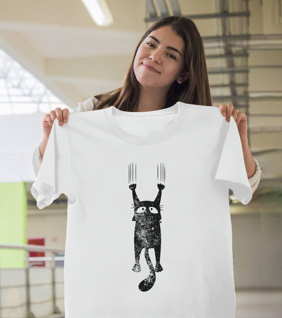 Scratching Black Cat Vintage Distressed Look T-Shirt