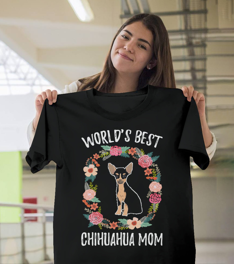 World's Best Chihuahua Mom Black Chihuahua Floral Circle T-Shirt