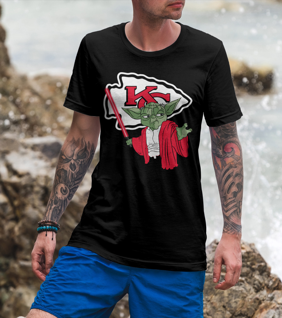 Kansas City Chiefs Yoda Lightsaber Fan T-Shirt
