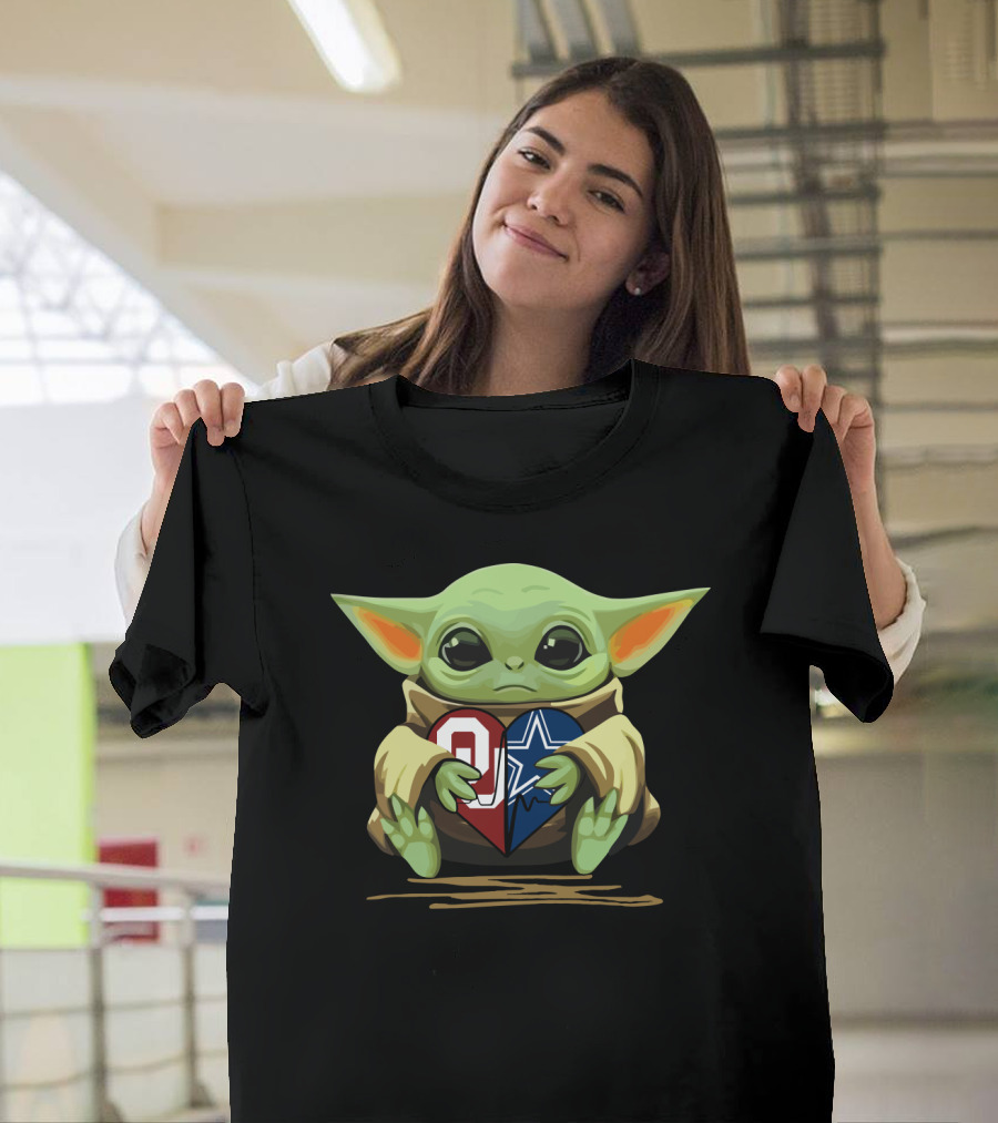 Baby Yoda Holding Oklahoma Sooners And Dallas Cowboys Heart T-Shirt