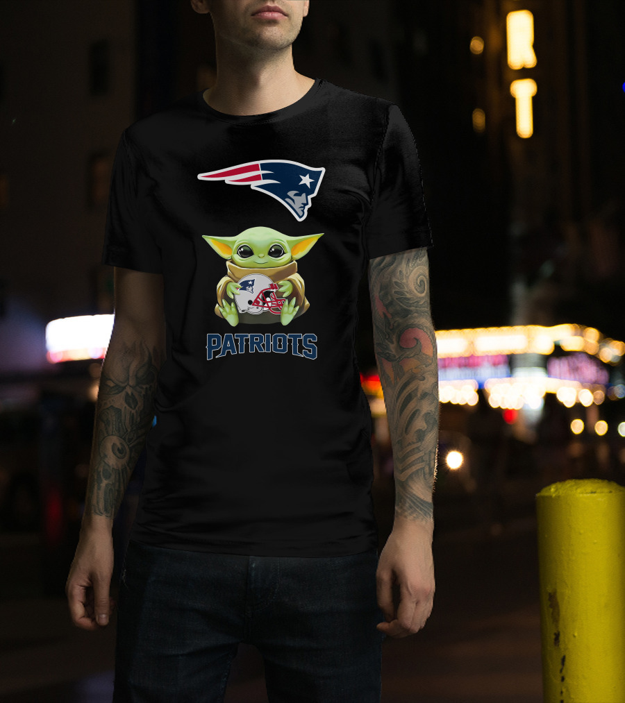 Star Wars Baby Yoda New England Patriots Logo And Helmet Hug Patriots T-Shirt