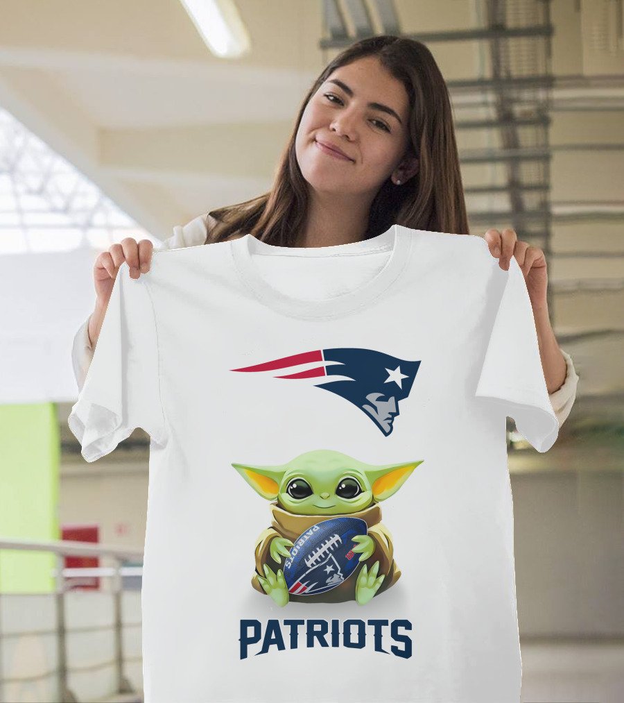 Baby Yoda New England Patriots Football Hug T-Shirt